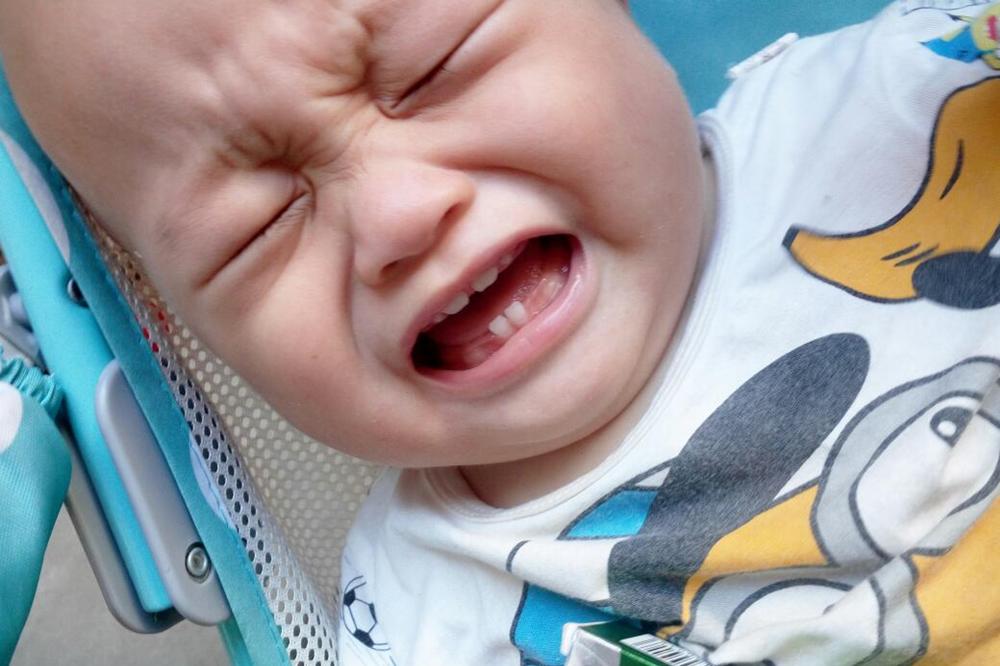 宝宝出牙症状顺序护理知识全攻略,长牙不按顺序出牙正常吗