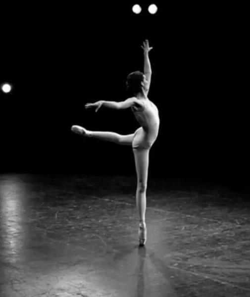 跳舞很快的动作做不起来怎么办,跳舞软趴趴没力量感