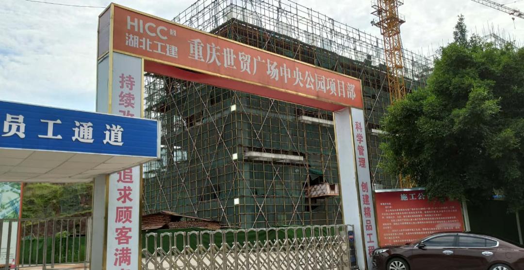 雷翻天！重庆首个带空中泳池的超级豪宅交房，现场惨不忍睹