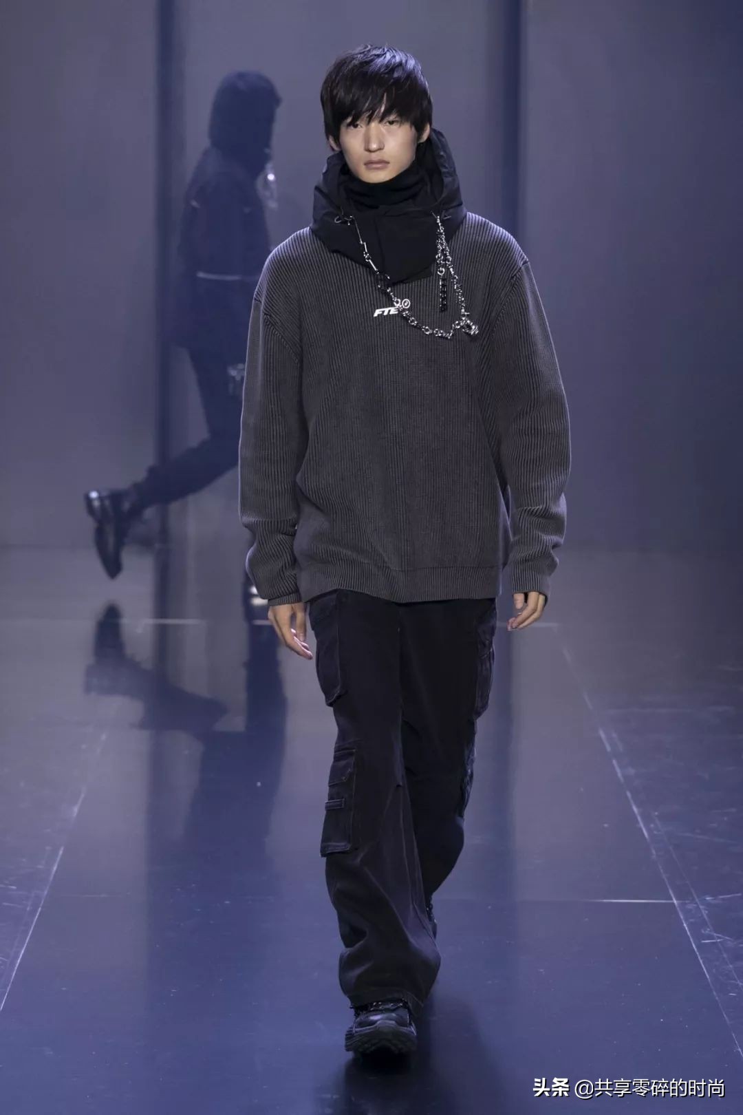 太平鸟女装新年穿搭,2022春夏巴黎时装周互动云秀场