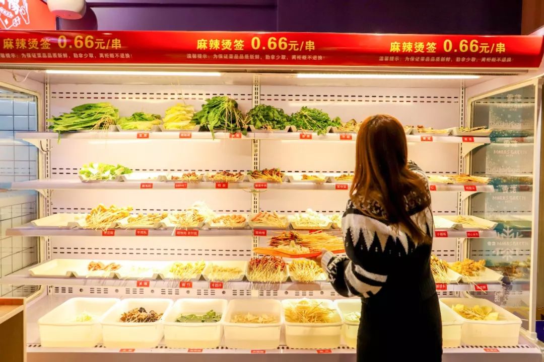 这家国潮网红串串落地襄阳啦,你只管拿串不用涮可以直接开吃