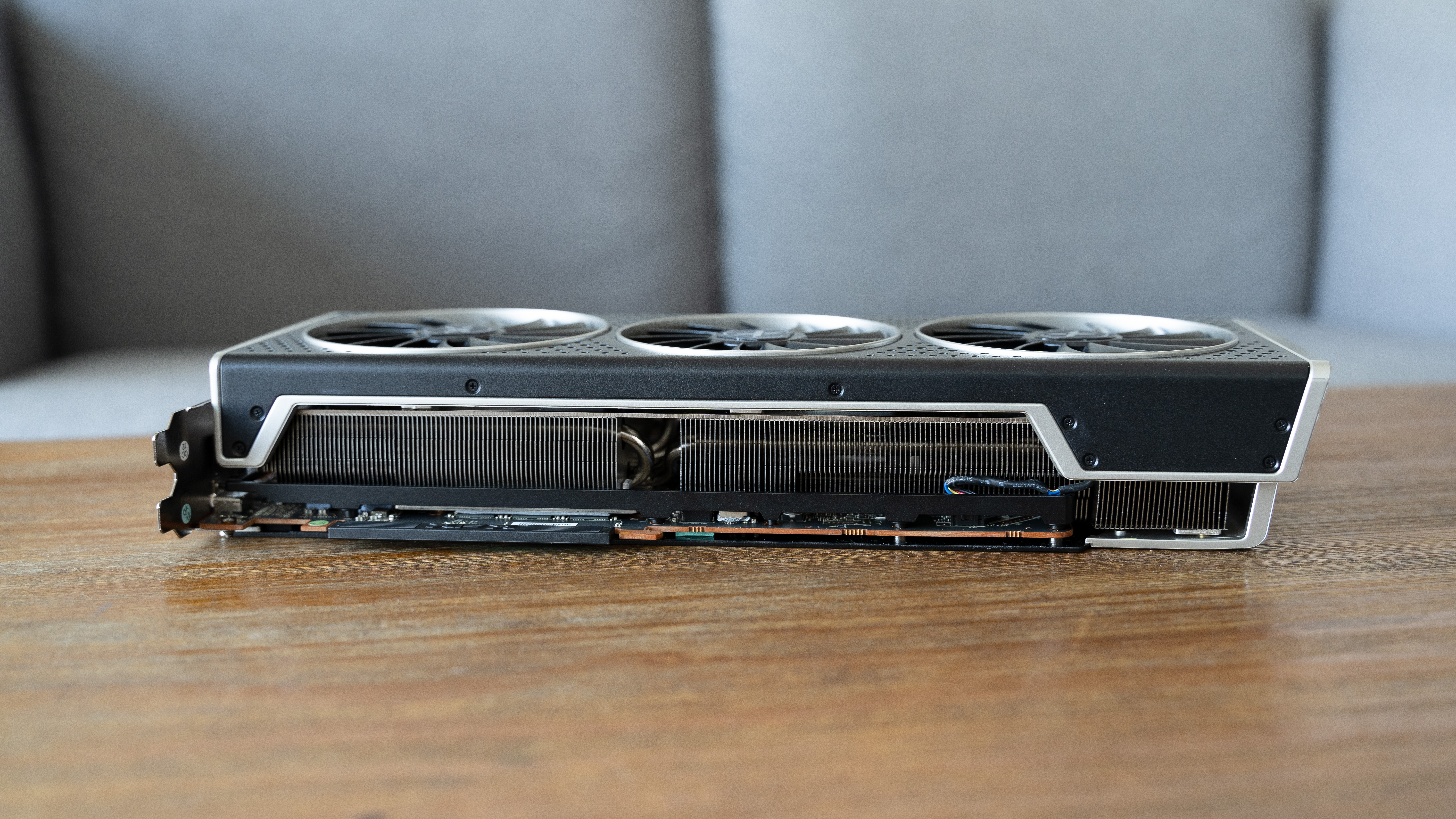 讯景rx6600xt海外版v2值不值入手,讯景rx6800海外版能买吗