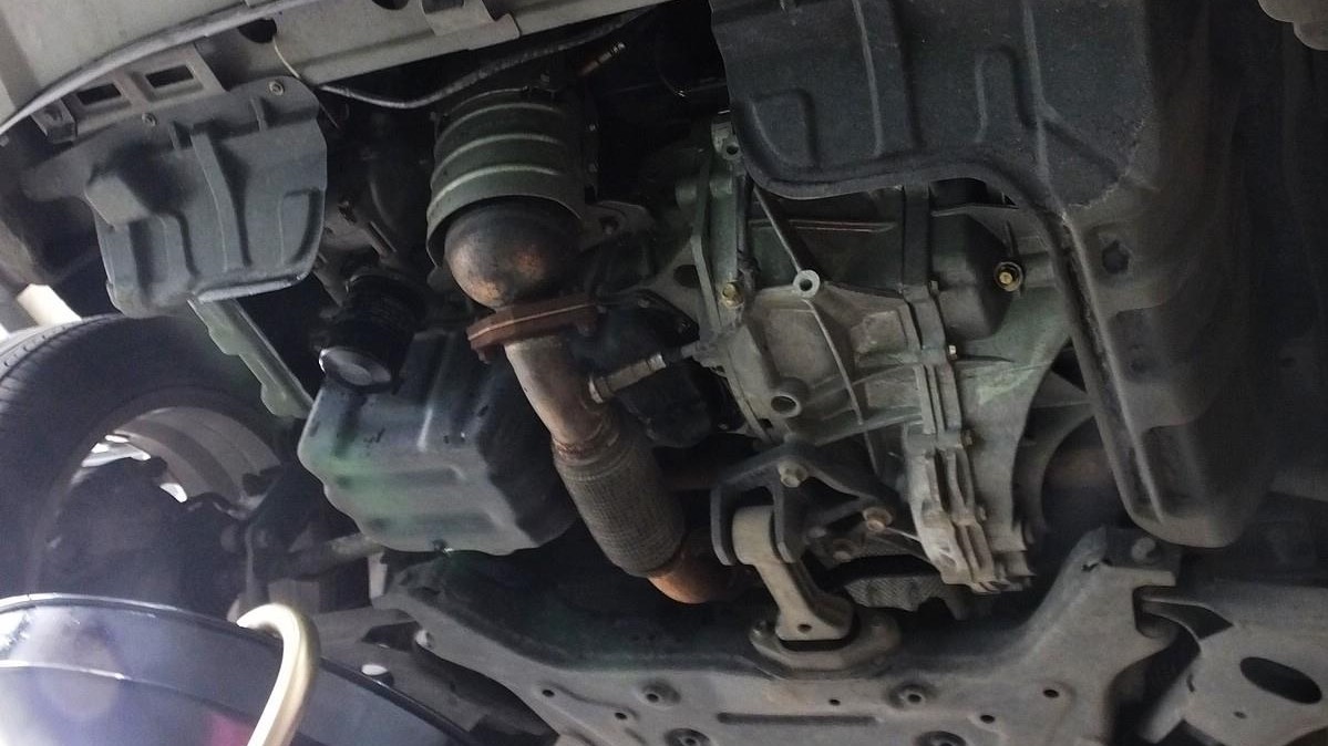 安装底盘护板不是全包围的好吗,新车需要安装底盘护板吗