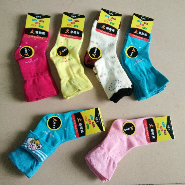 怎样联系袜子厂家的尾货批发,火烧棉袜子厂家批发联系电话号码