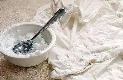 衣服发黄不要扔，加点“它”泡一泡，让你衣服洁净如新