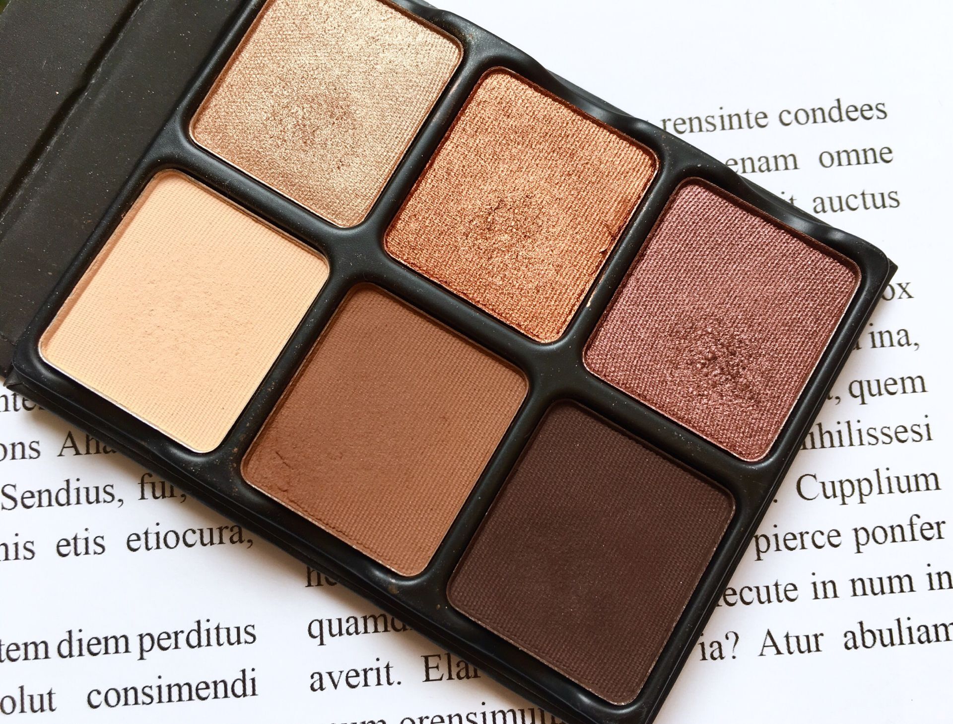 出门旅行必备化妆包,出门旅行的化妆包都带了什么