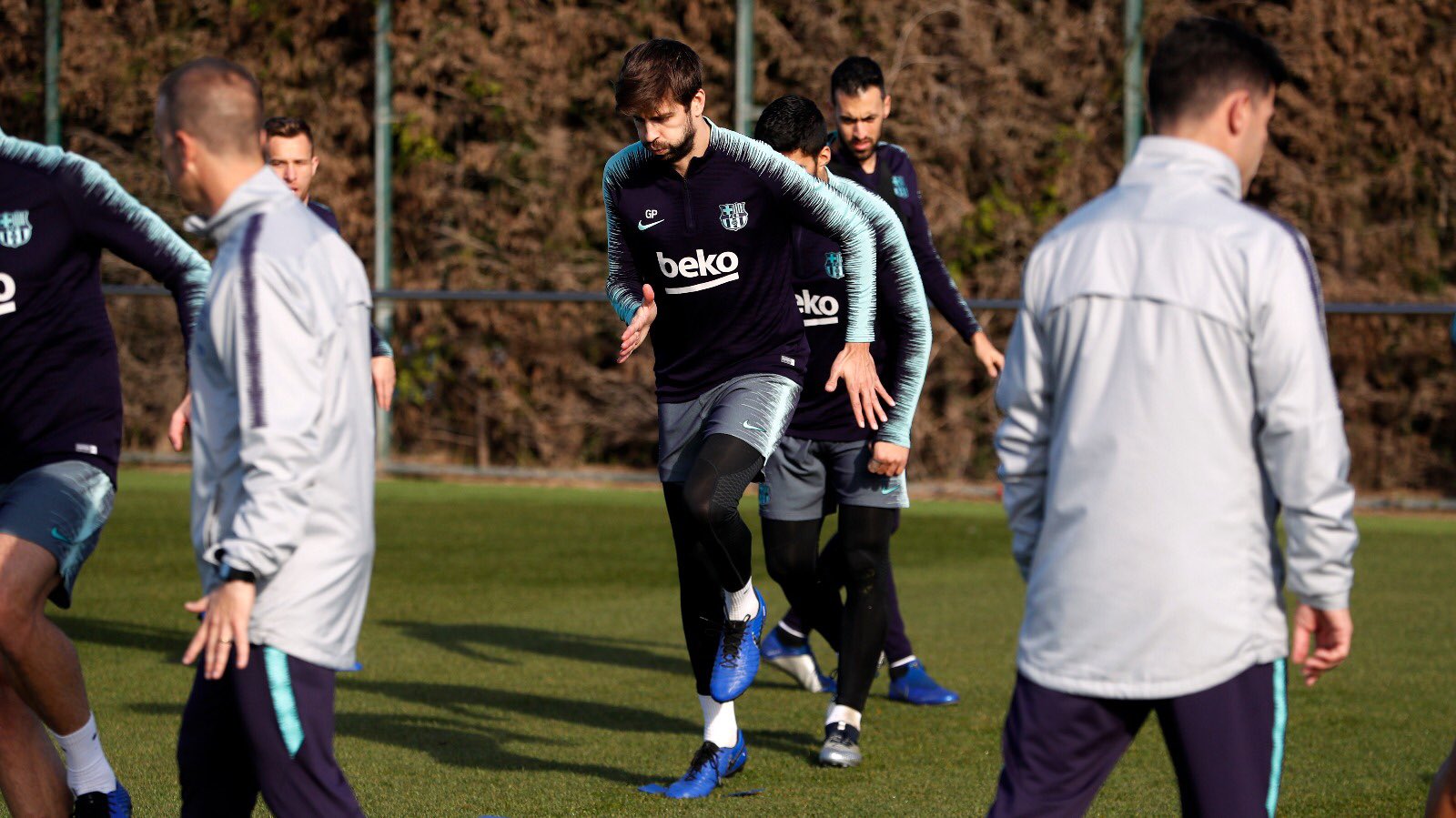 冬天踢球该注意些什么,冬天踢球需要什么准备