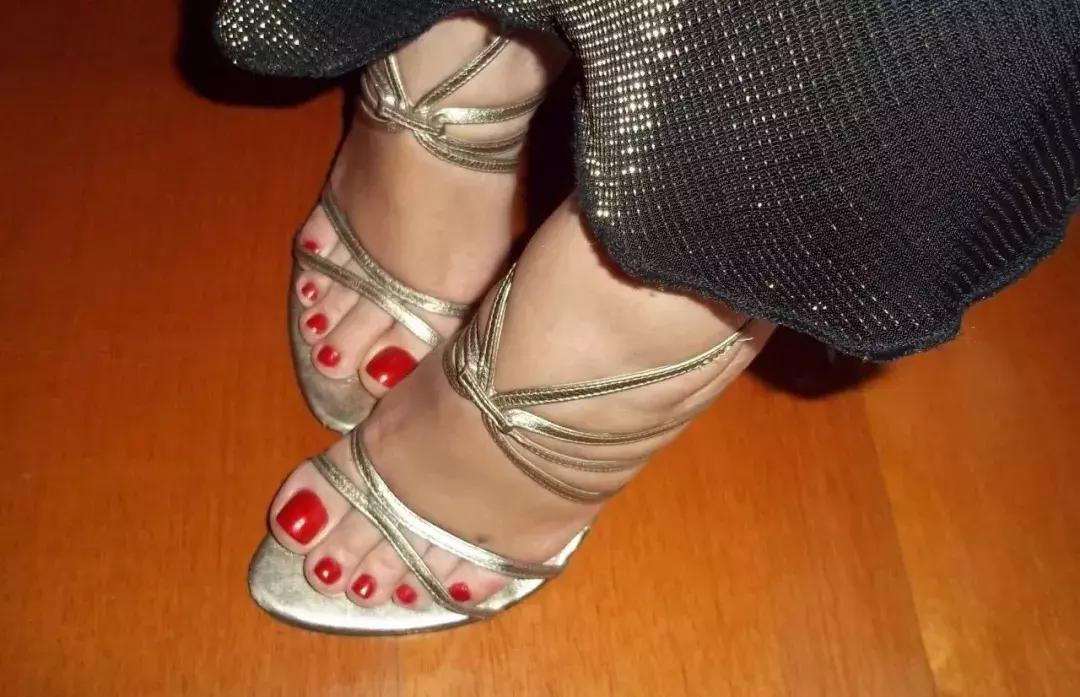 为什么穿鞋老磨脚,为什么鞋穿了一段时间又开始磨脚