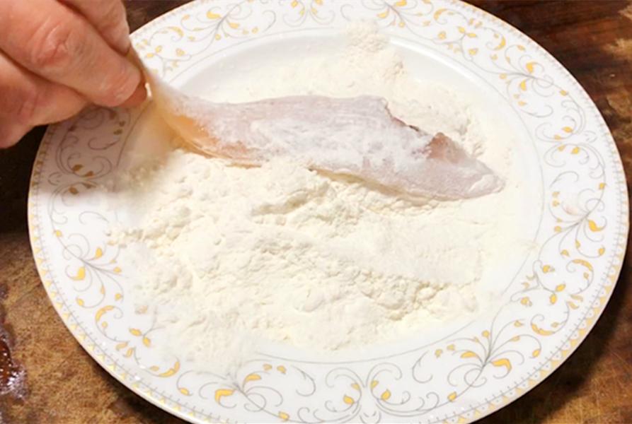 炸鱼用淀粉鸡蛋的做法,炸鱼不用淀粉面粉