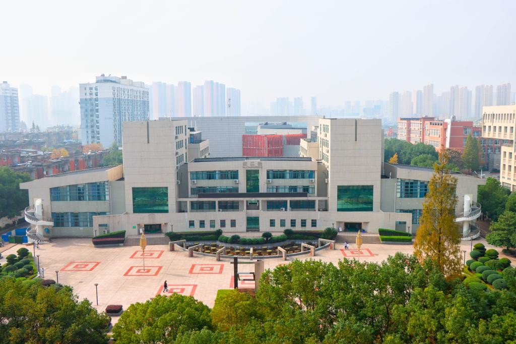 全省首家！湖北日报官方“点名”！这个“芯”学院实力出众