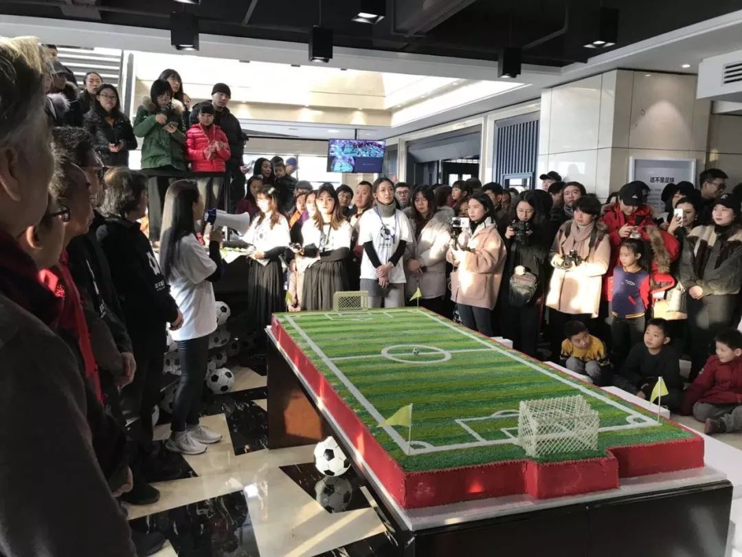 这不是足球,踢的不是足球踢的是一种精神