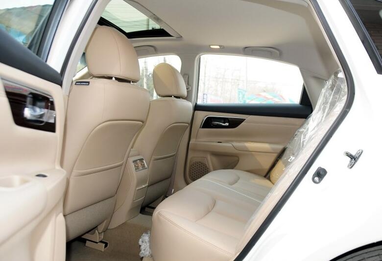 日系大沙发车型,15万建议买的b级车天籁