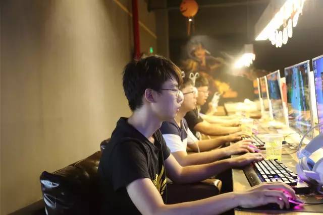 模特私拍圈子混乱不堪？小君做了个数据分析