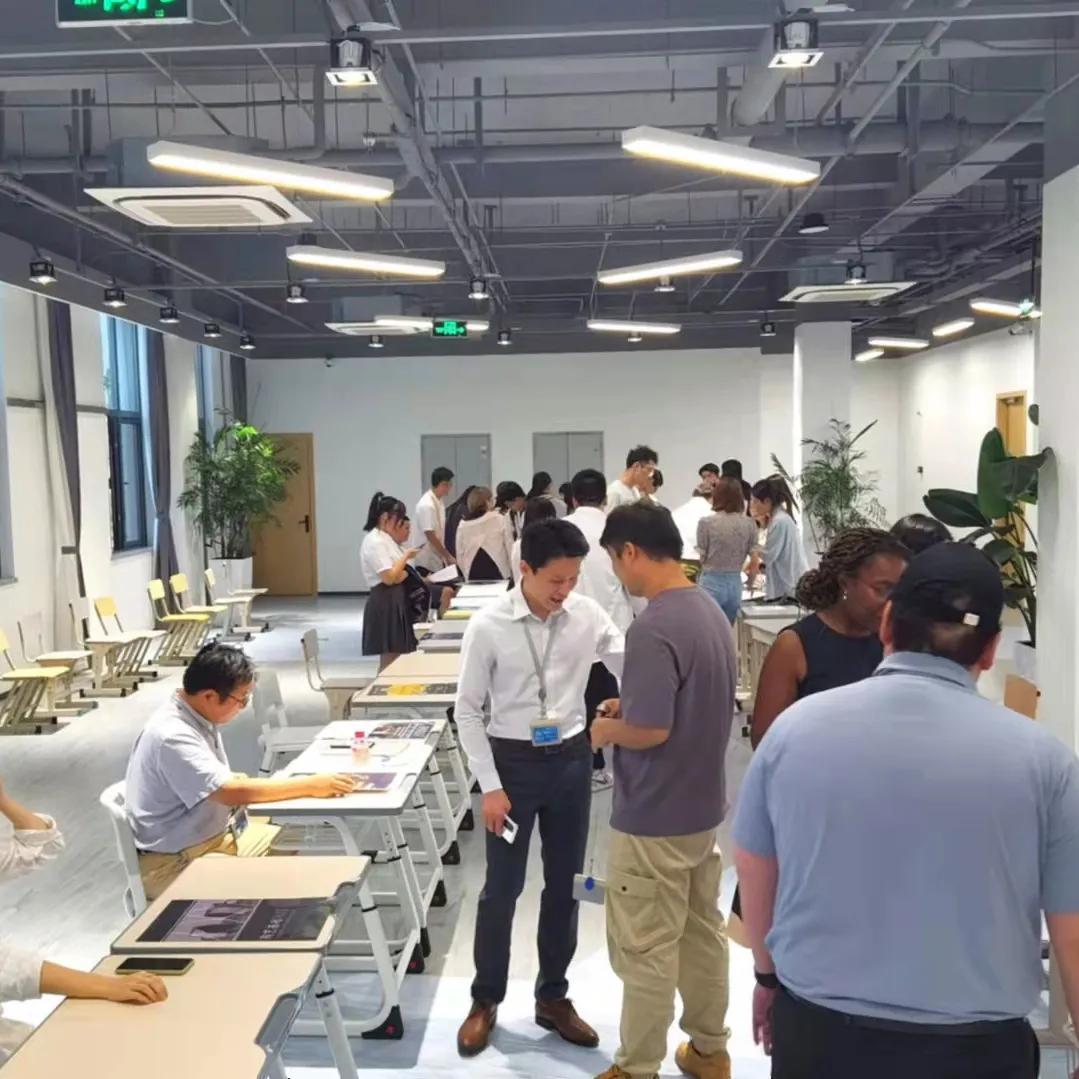 上海高藤致远创新学校社团招新现场:有趣的人,终会相遇