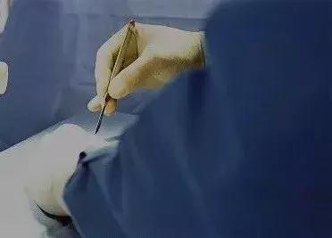 大连一旅馆内,假医生为男子做变性手术!不料伤口血流不止…