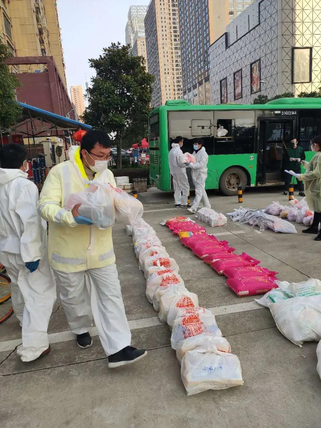 鑸彂闆嗗洟浜烘墠鎴愰暱,鑸彂闆嗗洟鐨勫彂鍔ㄦ満