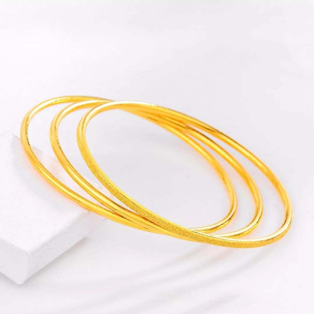 老凤祥周大福三生三世纯金手镯 (周大福与老凤祥金镯子哪个好)