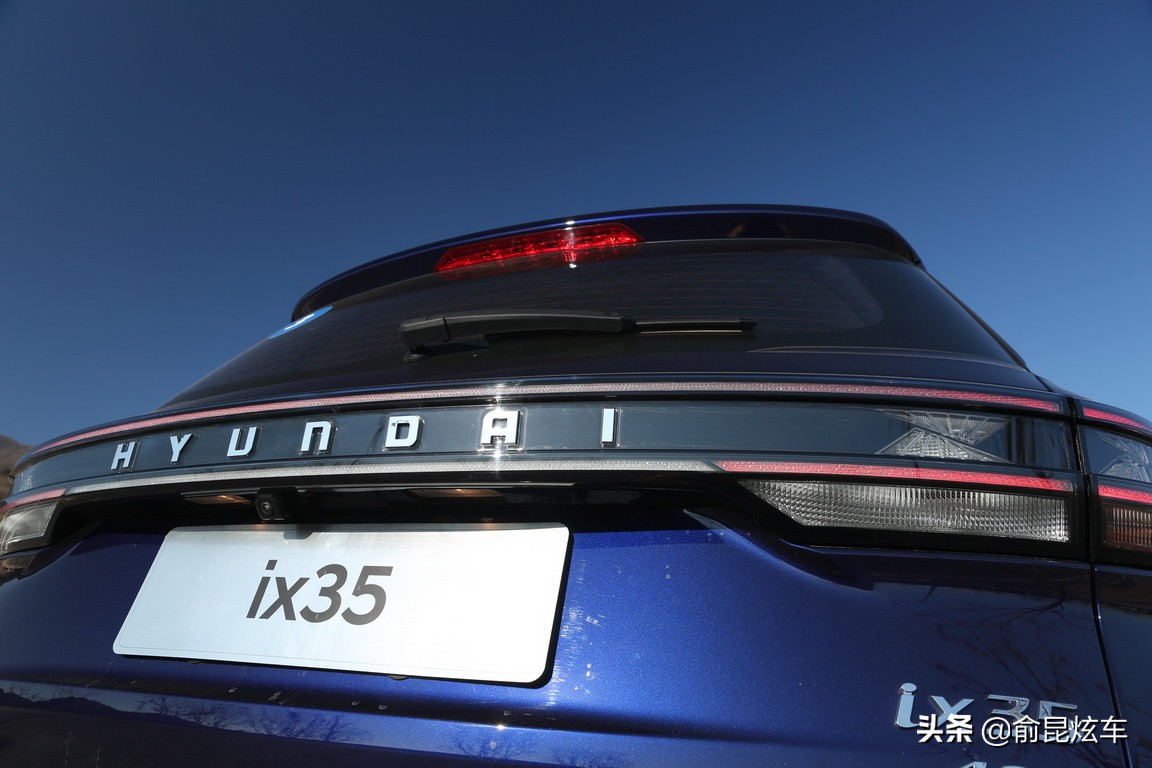 试驾黑色全新北京现代ix35,最新款2.0升北京现代ix35试驾