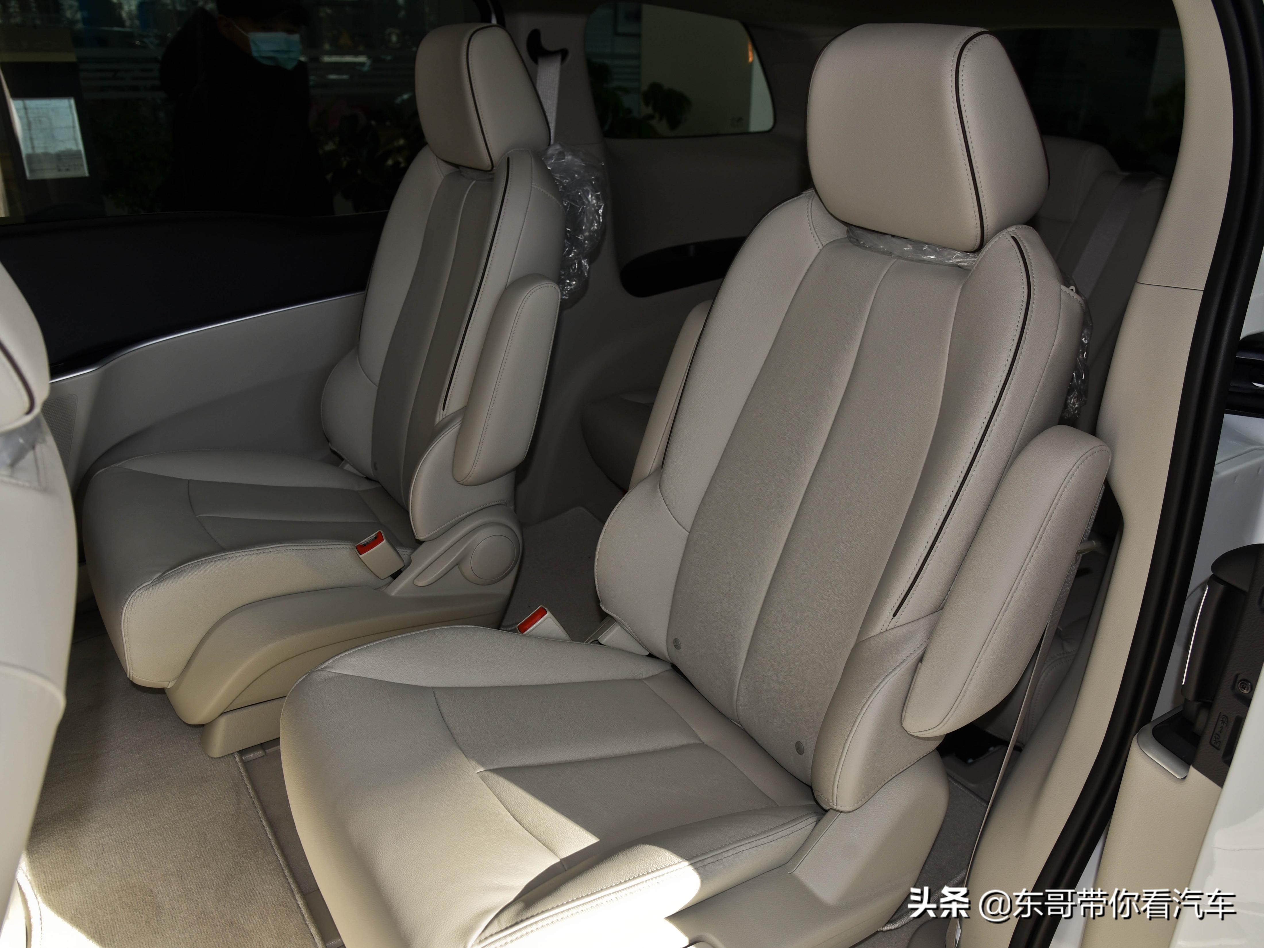 经典标杆MPV，空间大老板爱，动力省油有劲，带你看别克GL8