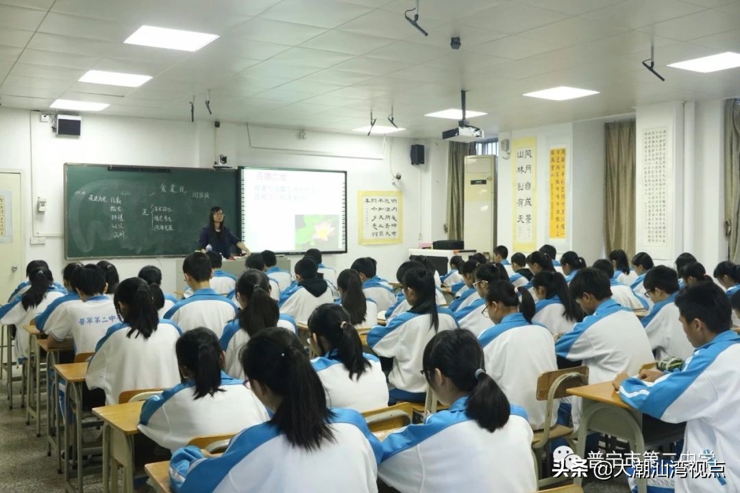 潮汕哪个学校校服最好看,潮汕校服排名前十