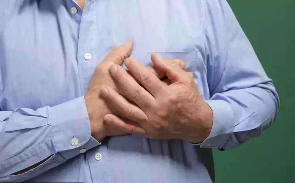 人为什么一直口臭脚臭,口臭脚臭身体有异味