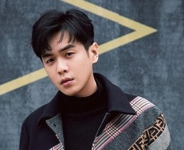 男人脸上有痣的各个部位详细图,脸上有很多痣的帅哥