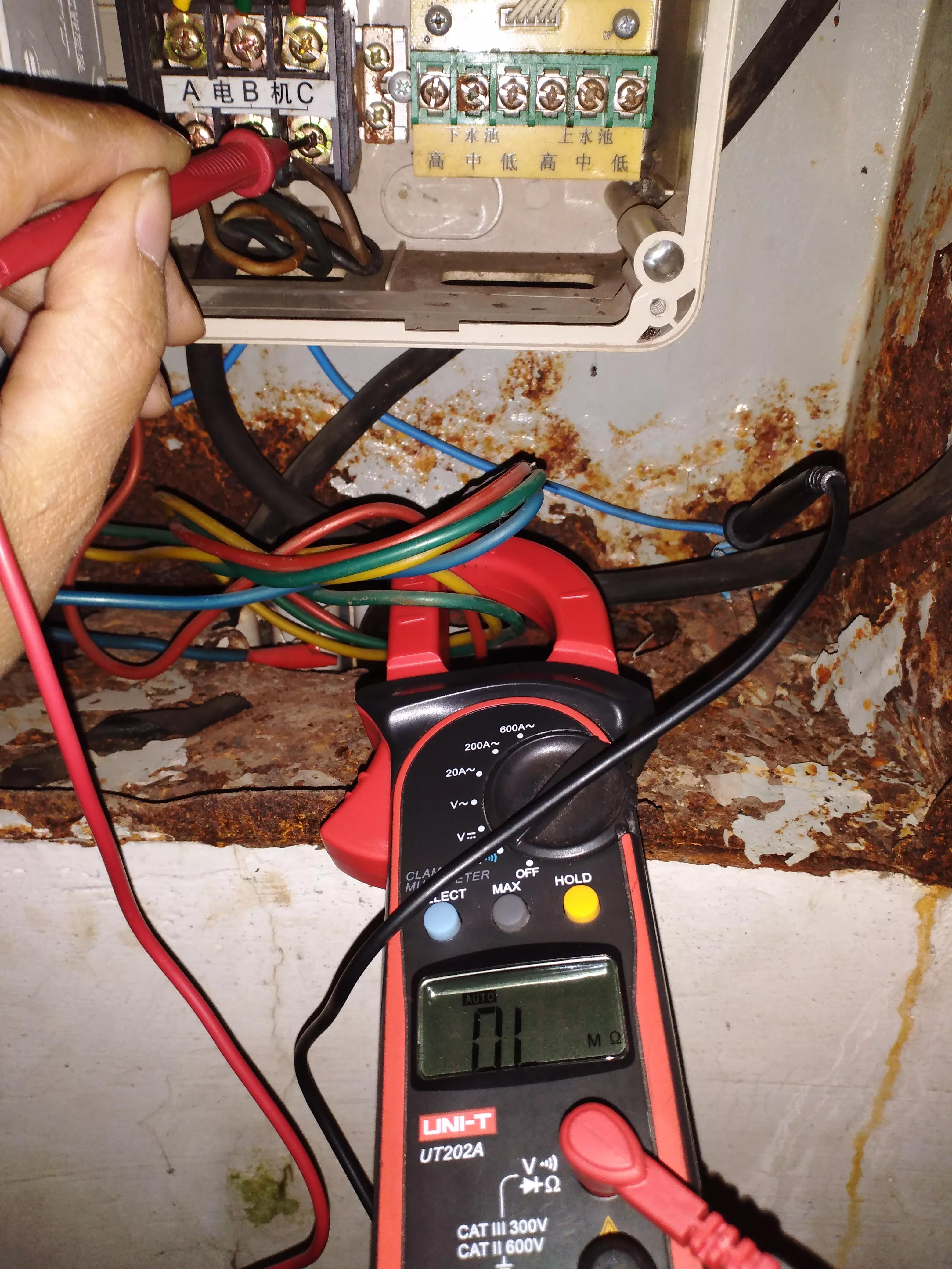 水泵自动上水器缺水保护,泵宝水泵智能控制器一直显示满水