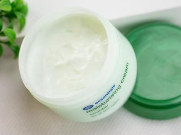 什么面霜好用？熬夜*党**强推保湿霜，轻轻一抹让皮肤才会越来越好