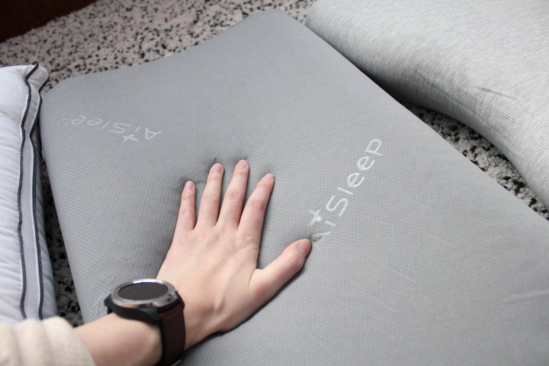 乳胶和太空记忆棉枕头哪个好,记忆棉波浪枕头真实测评