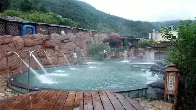 去泡温泉下雨,冬天下雨适合泡温泉吗