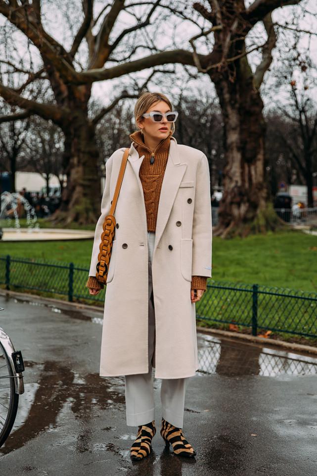 一件实用又时髦的大衣,大衣过时了外搭一件马甲