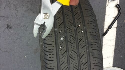 轮胎总被扎有什么说法,轮胎经常人为被扎怎么办