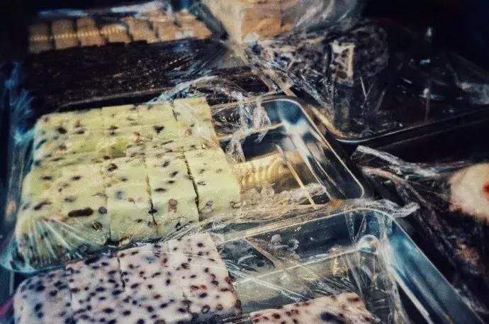 天津特色美食天津煎饼果子 (天津风味小吃三绝)