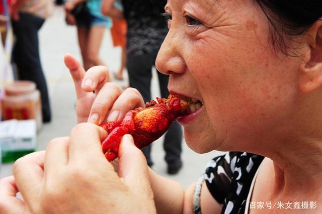 小龙虾原产地潜江深夜小龙虾盛宴,舌尖上的美味小龙虾