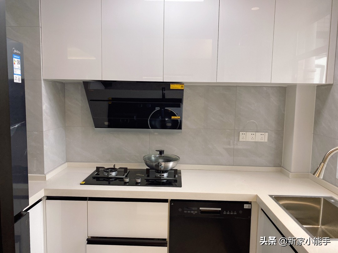 白骆驼色装修效果图,白骆驼色乳胶漆墙面客厅效果图