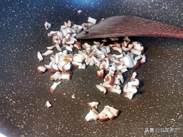 如何做出更美味的土豆香菇鸡,黄焖鸡加土豆香菇最下饭菜