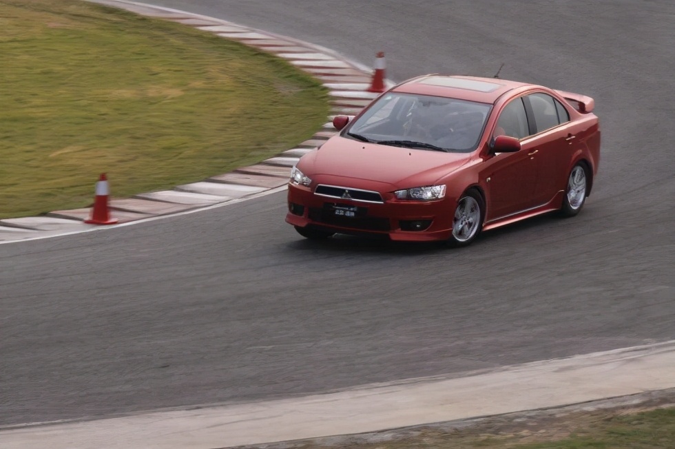 5万二手三菱evo,三菱翼神改evo上路体验