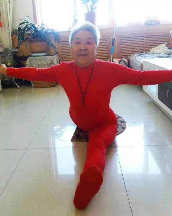 数九寒天,八十岁老夫妇每天凉水洗头擦身,我听后心里发抖