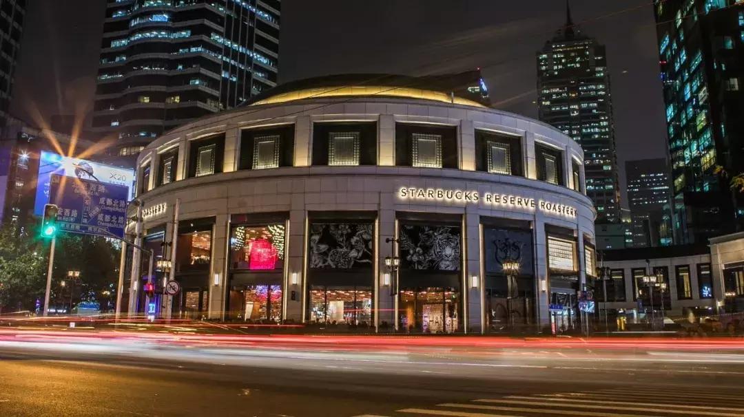 星巴克的设计是谁设计的,上海星巴克的设计师