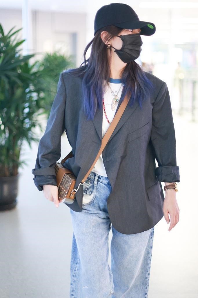 赵薇中长款西装,44岁赵薇的穿搭