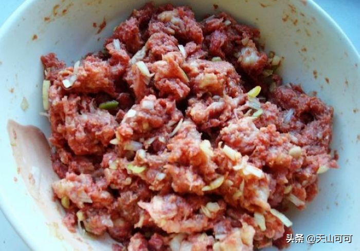 牛肉圆葱馅饺子怎样调馅儿小窍门,牛肉做馅怎么去腥