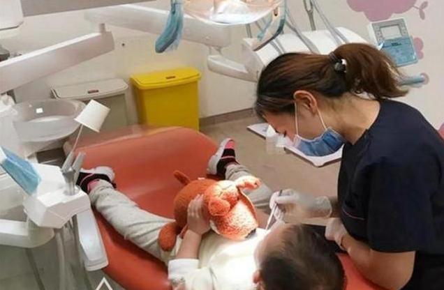 三岁孩子大牙是虫牙怎么办,3岁孩子满口都是黑牙