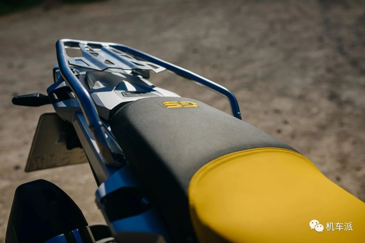 宝马2021款g310r舒适版,宝马g310gs漫画图