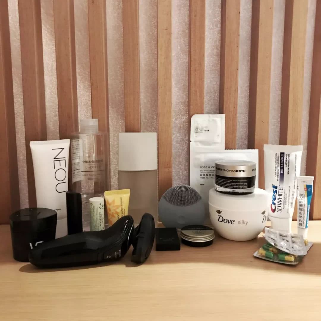 编辑部化妆包大公开，新年出行这样带就够了！