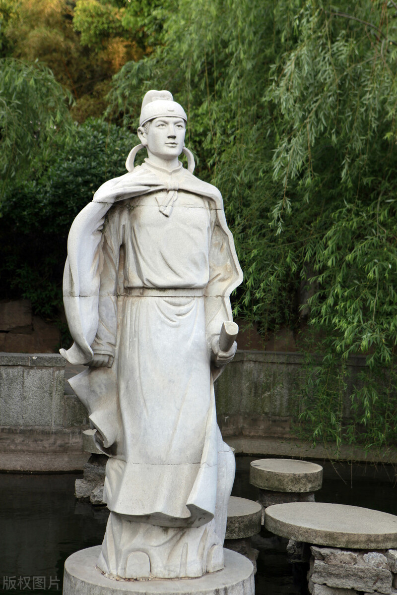 陶渊明辞官归隐故事,陶渊明辞官归隐历史典故50字