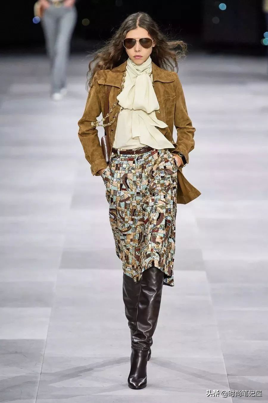 裙子秋冬款搭长筒靴,裙子秋冬款配长筒靴