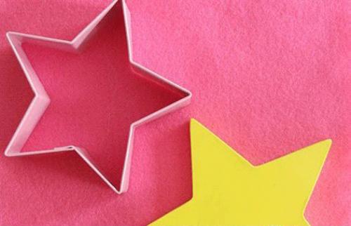 给小孩子做玩具玩简单又好玩,和孩子一起做的简单的手工