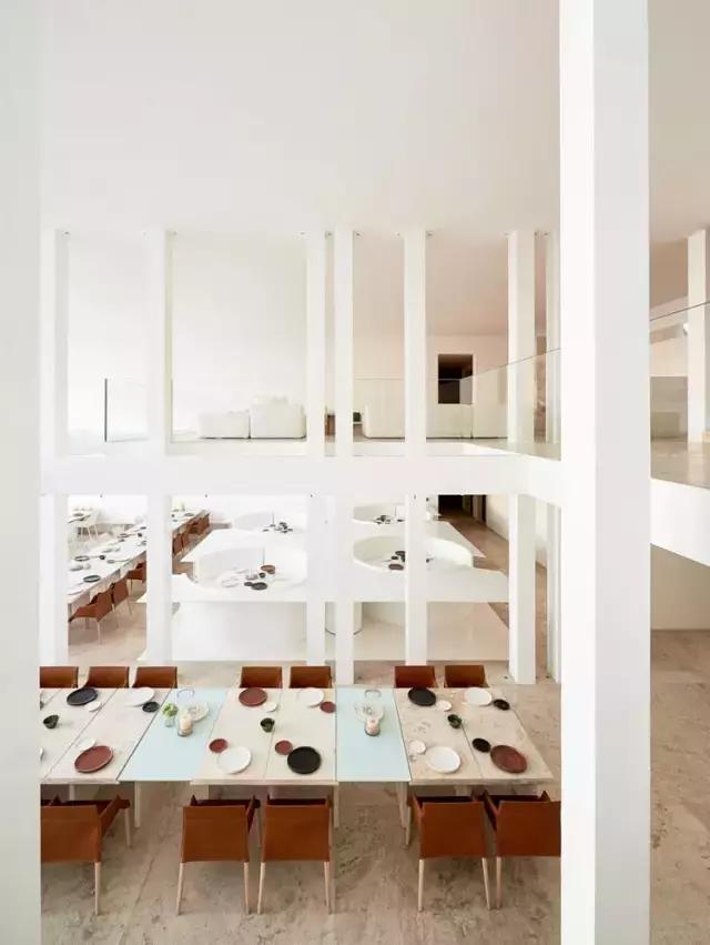 这家禁欲风的“情趣酒店”,开了灯后……嗨爆了