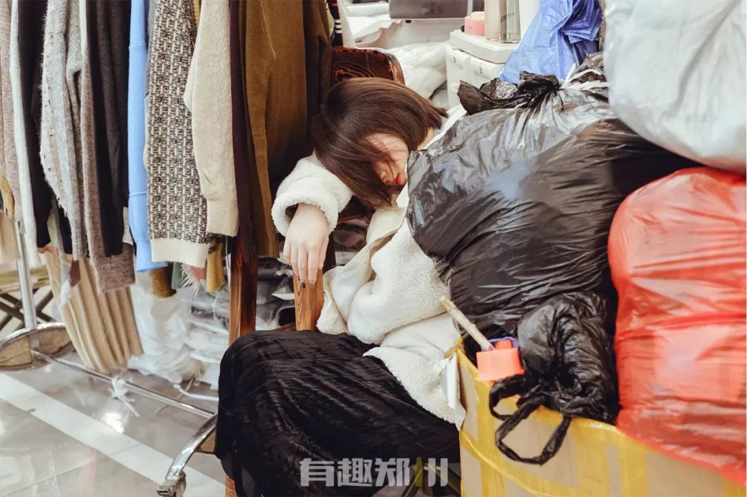 郑州银基商贸城,时尚和繁华背后,多的是你不知道的辛苦和忙碌