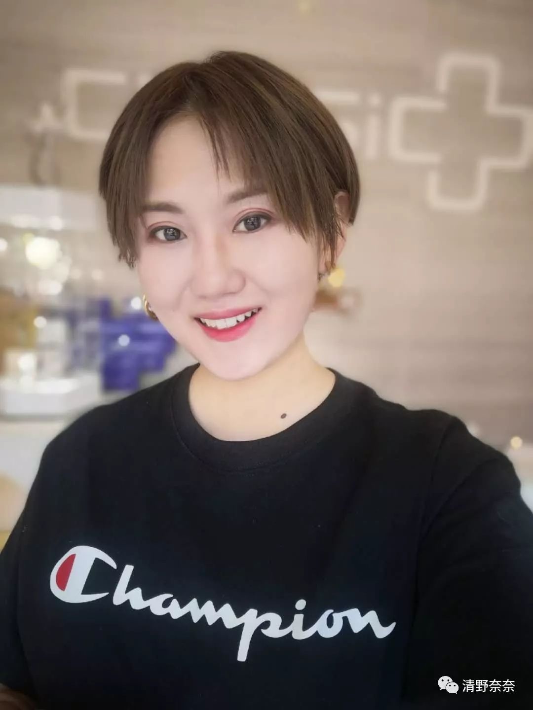 保持脸部年轻动作,保持年轻的秘诀就是少化妆